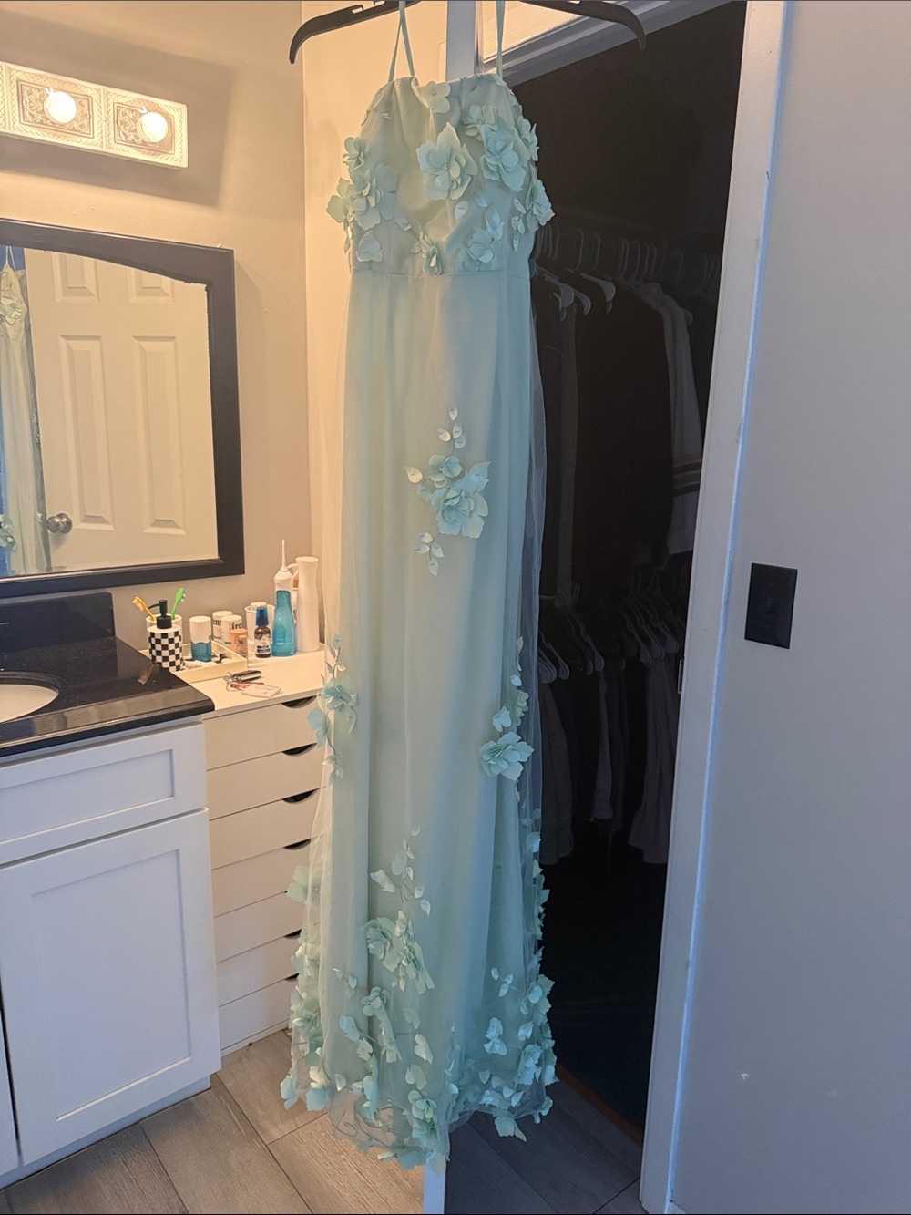 Elegant Mint Green Floral Appliqué Evening Dress by